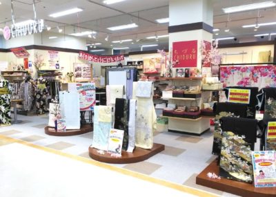 ちづる山口店の店舗外観・着物